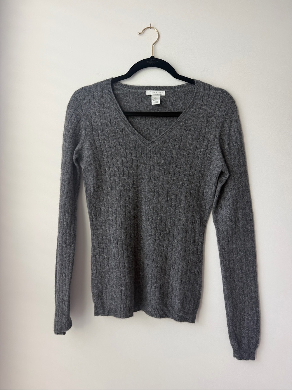 100% Cashmere Tweeds Gray Cable-Knit V-Neck Sweater